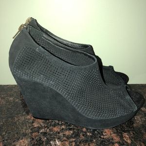 Steve Madden Suede Mesh Wedge size 10